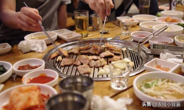 三伏天喝点白酒好吗,临近三伏天该喝啤酒还是白酒好