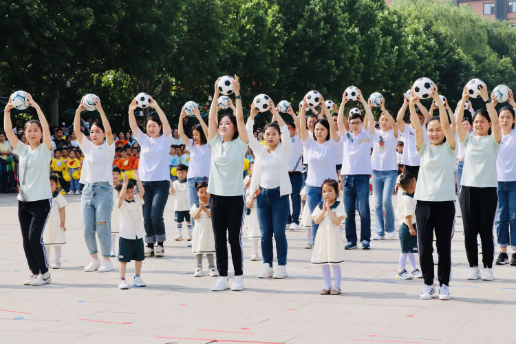 幼儿园小手拉大手运动会,大手拉小手幼儿园亲子活动