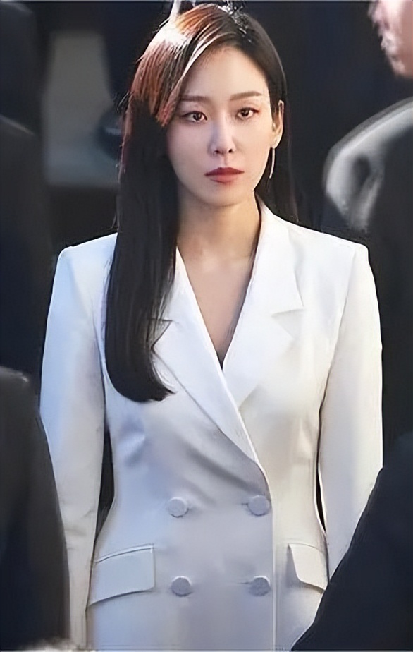 这才是大女主该有的气场,韩剧珠宝搭配