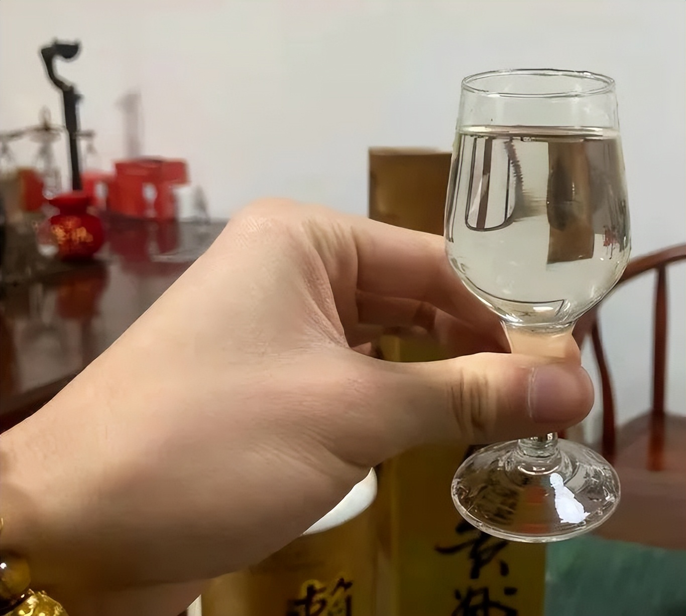 赖茅97香港回归纪念酒多少钱回收,97年香港回归2斤装赖茅价格