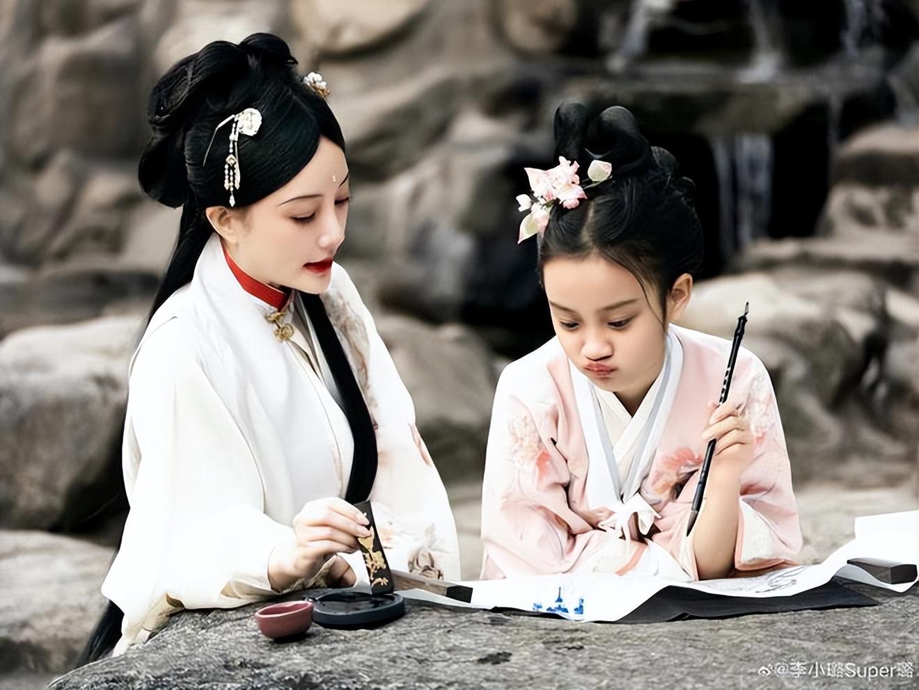 甜馨现在的发型,小甜馨发型美出新高度