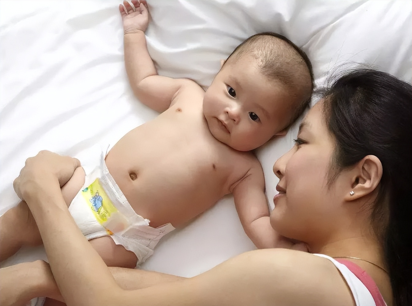 小婴儿大声叫怎么办,小婴儿突然尖叫大哭