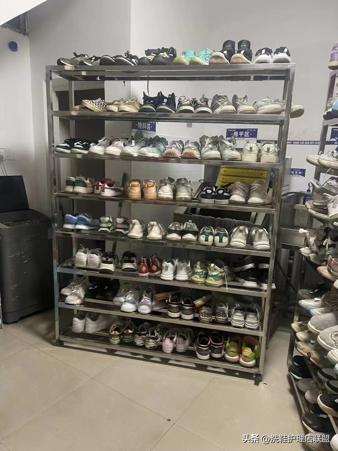 洗鞋店一年赚30万,90后开了一家洗鞋店