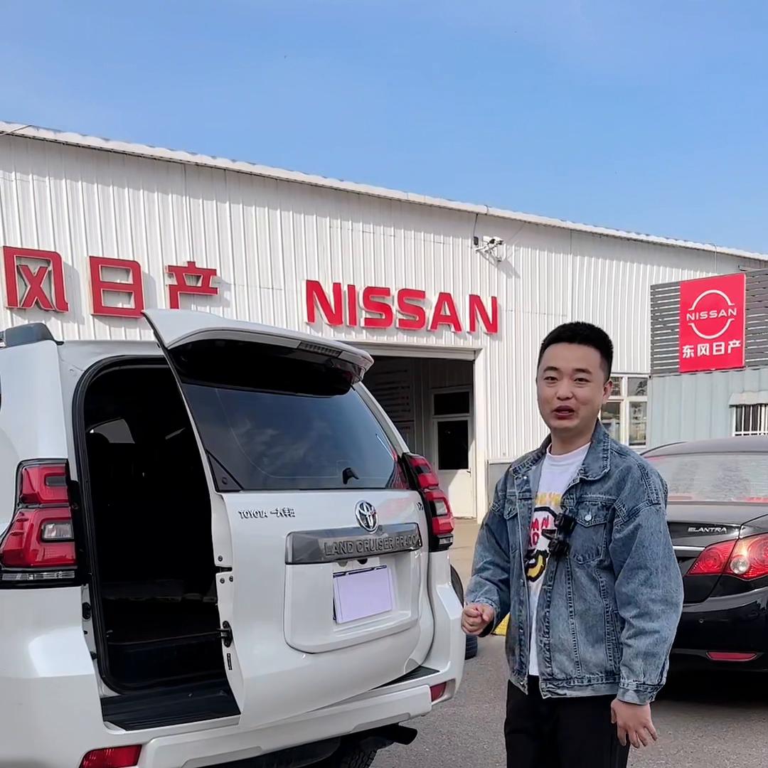 新到一台极品丰田普拉多,到店一台精品二手车