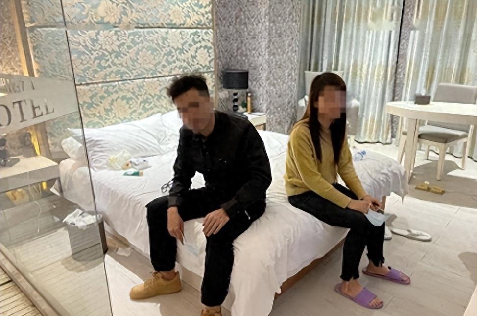 小伙偷拍50岁大妈后续,小伙偷手机被大妈发现并训斥