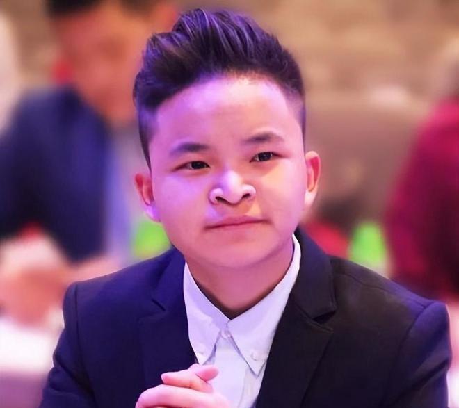 何家劲真相国语,何家劲为什么这么年轻