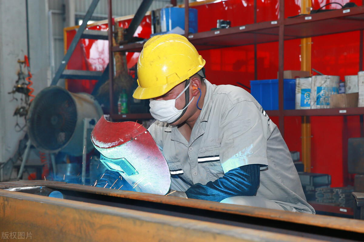 电焊工作一个月能挣多少钱,自己做电焊一个月能挣多少钱