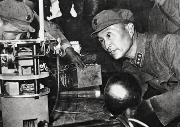 中国第一颗原*弹子**爆炸成功，毛主席却说要先通知日本，这是为啥？