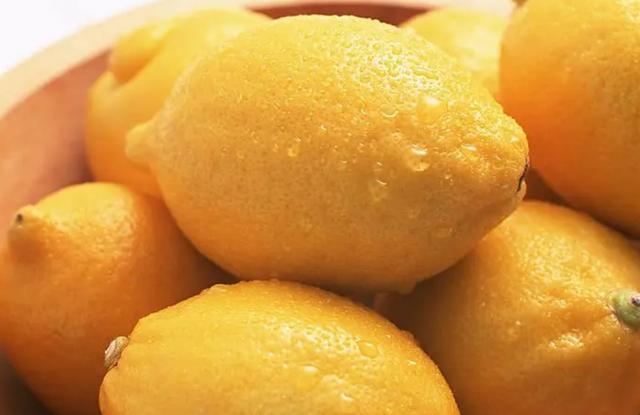 烧心反酸少吃甜的,反胃烧心反酸恶心应该少吃什么