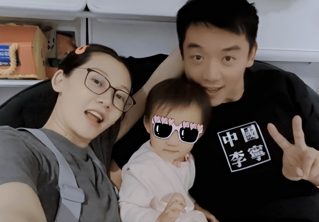 郑恺苗苗官宣证件照,郑恺苗苗晒照