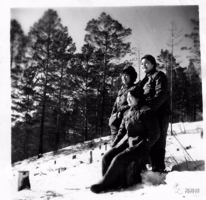 战友作品:“北极”女兵(黄爱明)梅梓祥