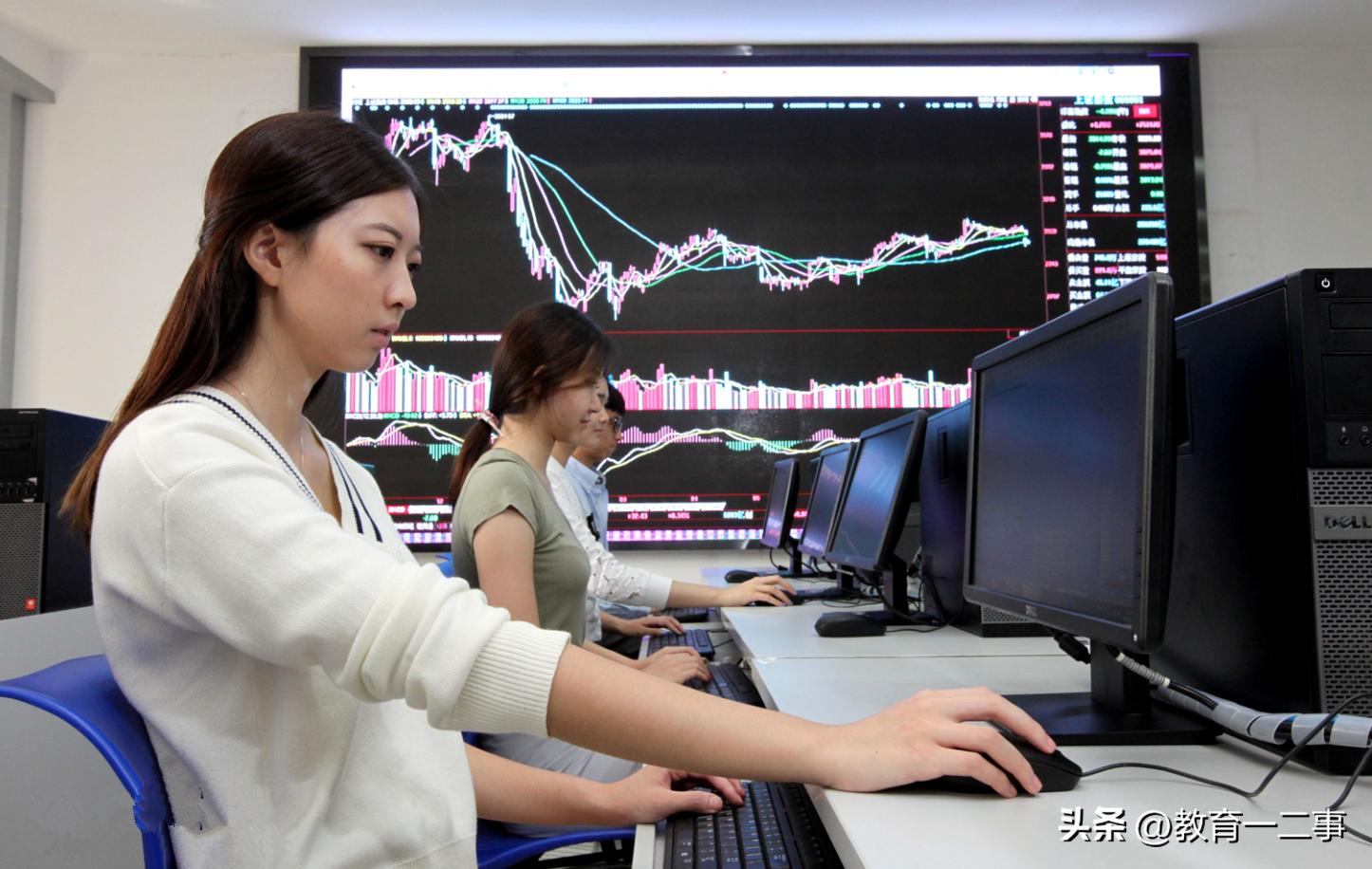 高三就业前景好的专业,读文科哪些专业好就业工资高