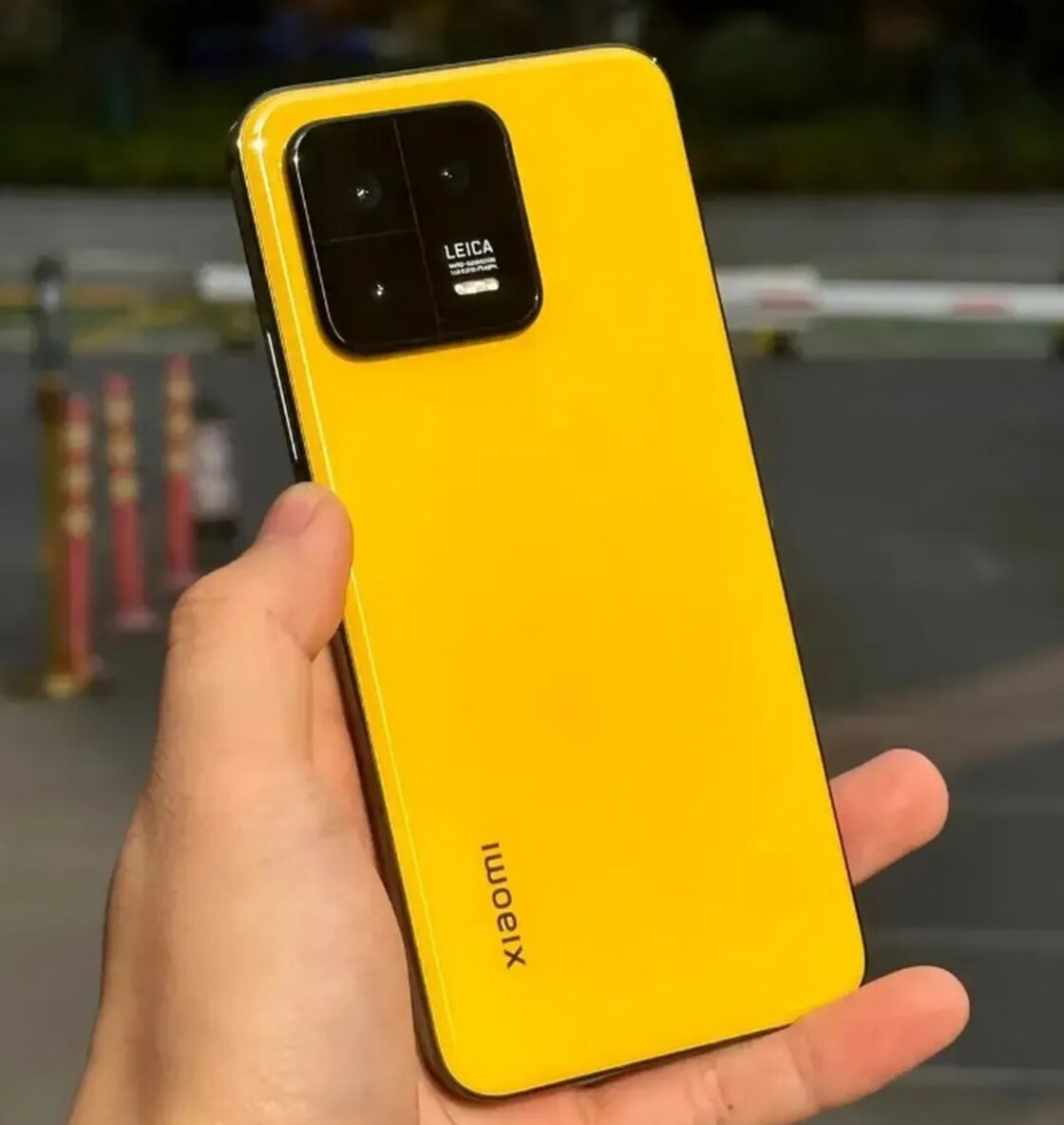 iphone14黄色对比小米13黄色,iphone14小米13外观