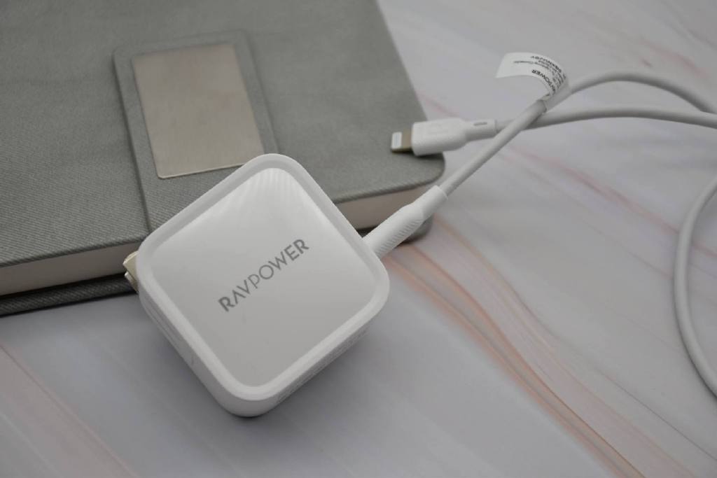 iphone13磁吸充电套装推荐,苹果13原装磁吸充电宝测评