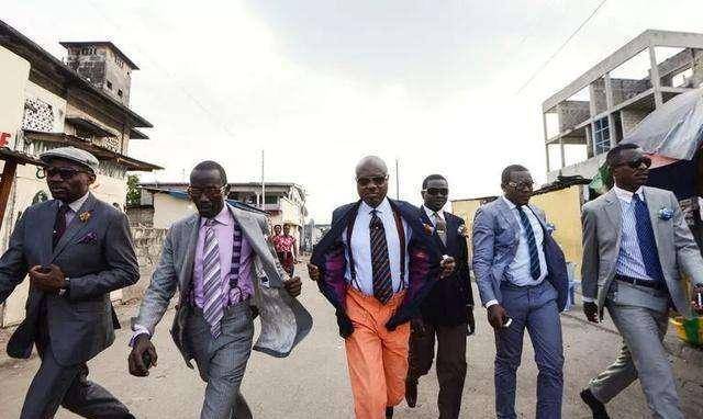 刚果金低收入穿奢侈品的男人,刚果金不吃饭也要穿西装