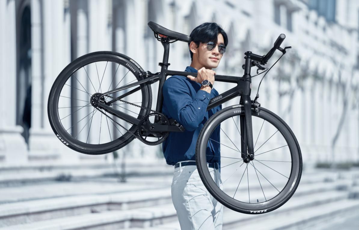 轻车身，大有料！来自米粉蔚来车主的推荐：集鹿碳纤维自行车