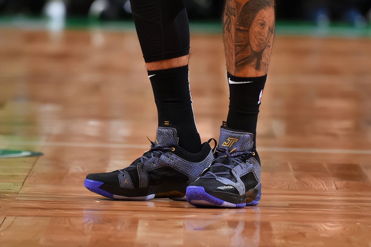 nba上脚欧文low3,凯里欧文上脚欧文五球员配色