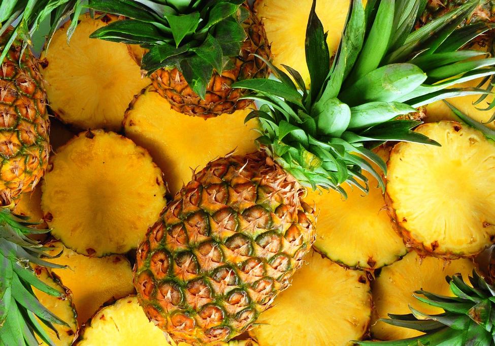 菠萝这种水果是非常神秘的,菠萝著名的热带水果