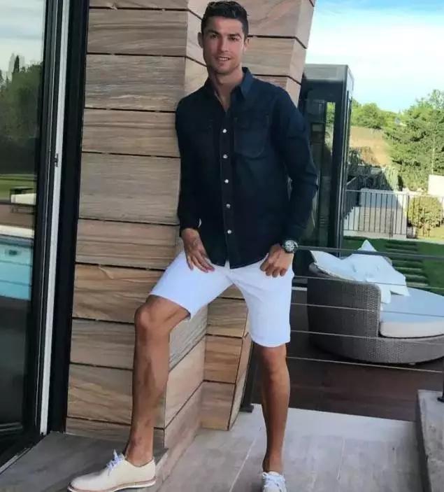 乔治娜晒c罗亲吻她脸颊照,乔治娜晒与c罗合照一生挚爱