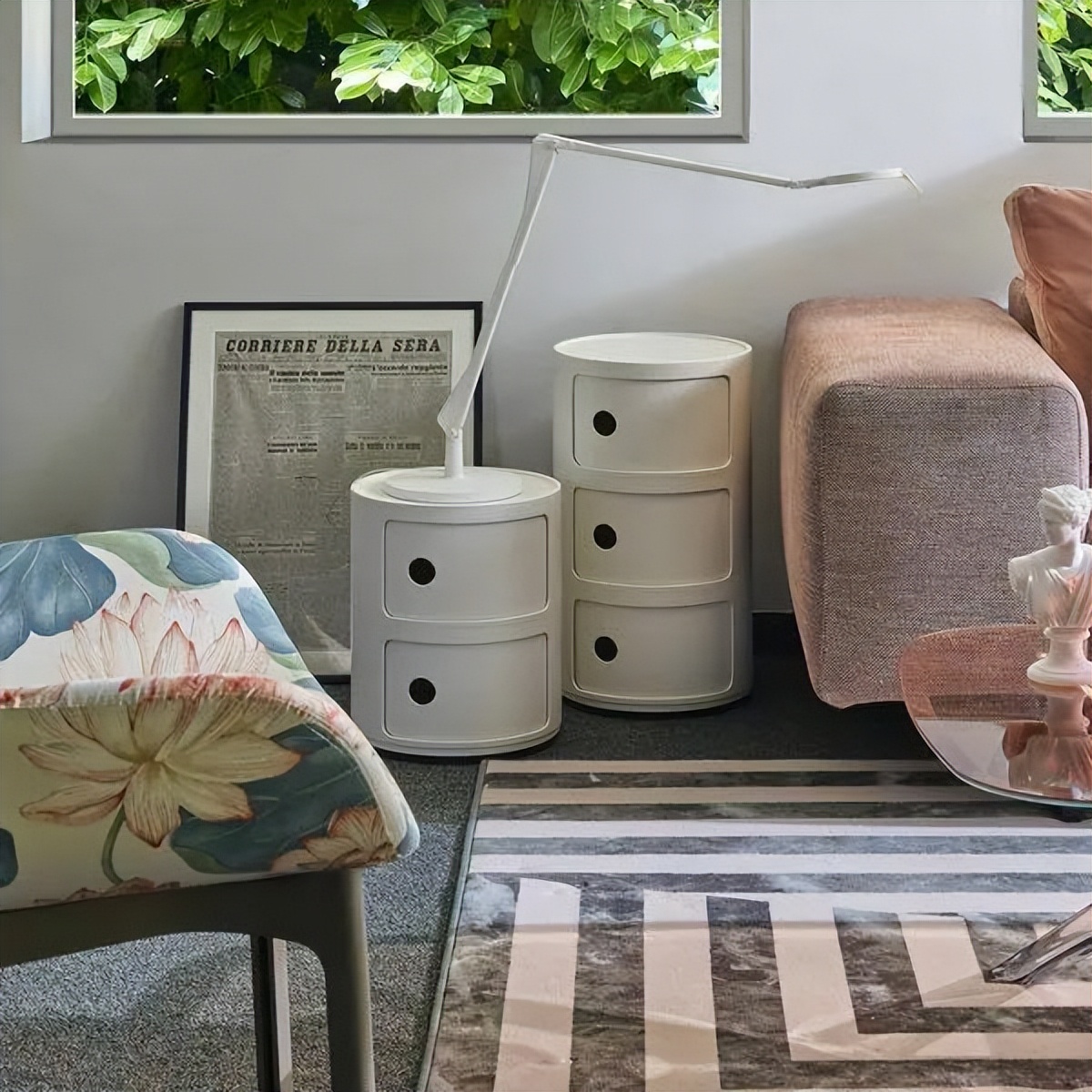 嚯!这满屏的白色边桌,兜住细节的高级感,引网友点赞!