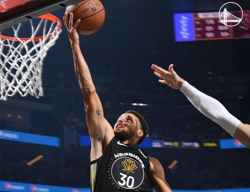 库里狂胜勇士30分,库里狂砍53分勇士胜掘金