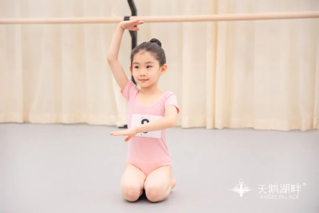 英皇芭蕾线上教学,学英皇芭蕾的走向