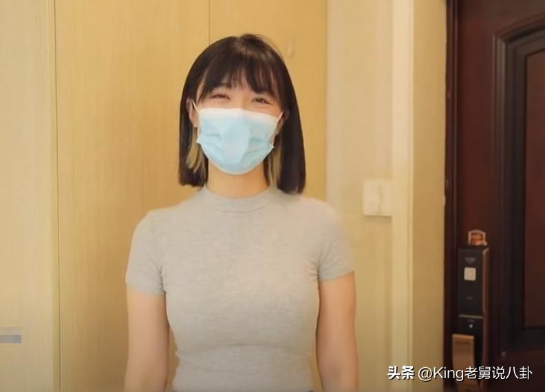 又一位女性因铁门生锈事件暴红，引发热议