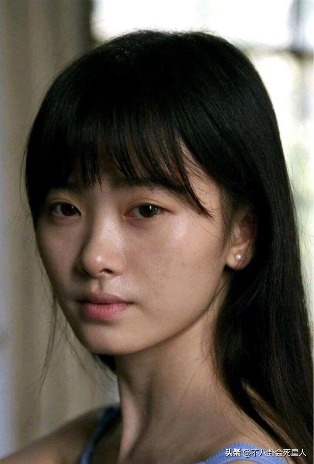 冬天走红毯穿得厚的女明星,女明星走红毯的穿着