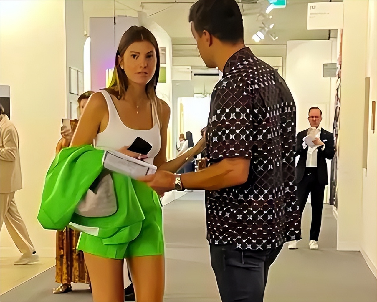 足坛狗血爱情！45岁巴拉克爱上21岁嫩模女友，对方是去世儿子好友