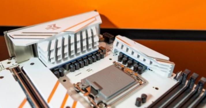 影驰b760金属大师配什么显卡,影驰金属大师b760可以超频吗