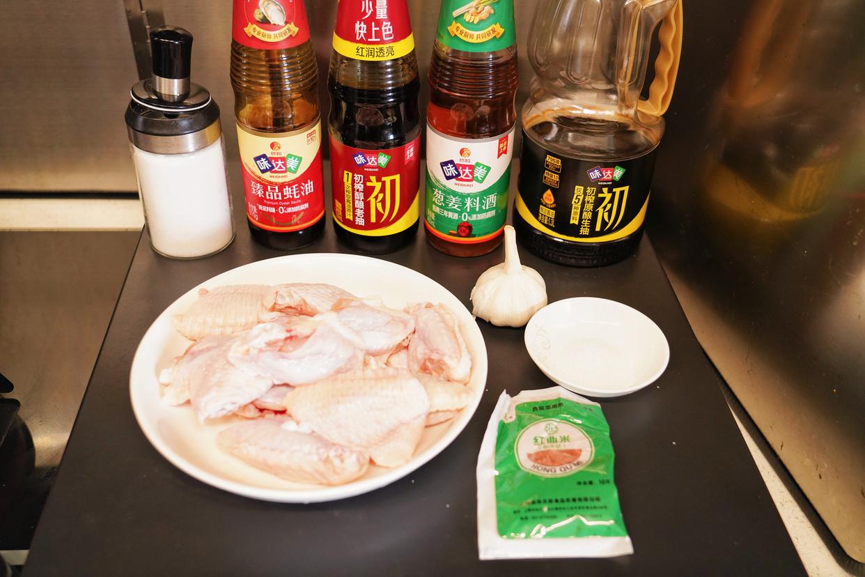 喜欢吃奥尔良烤翅在家就可以做，秘制配方好吃到吮指，价格也便宜