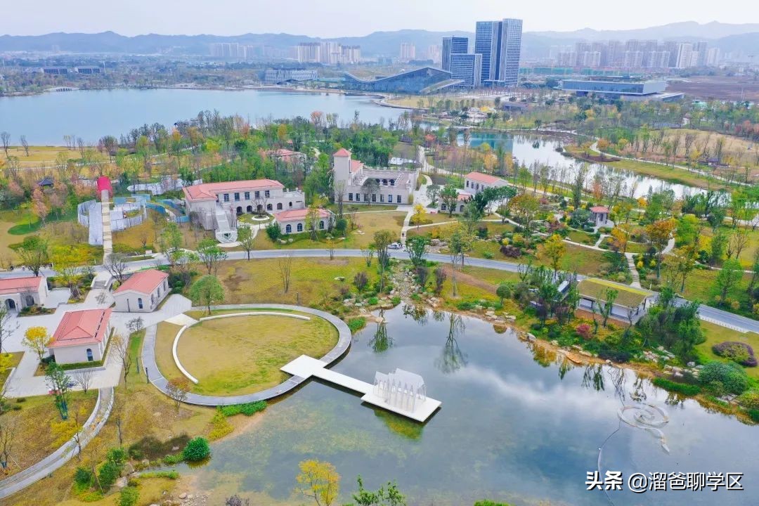 乘着大运会这缕“东风”，应该没有谁比东安湖还快