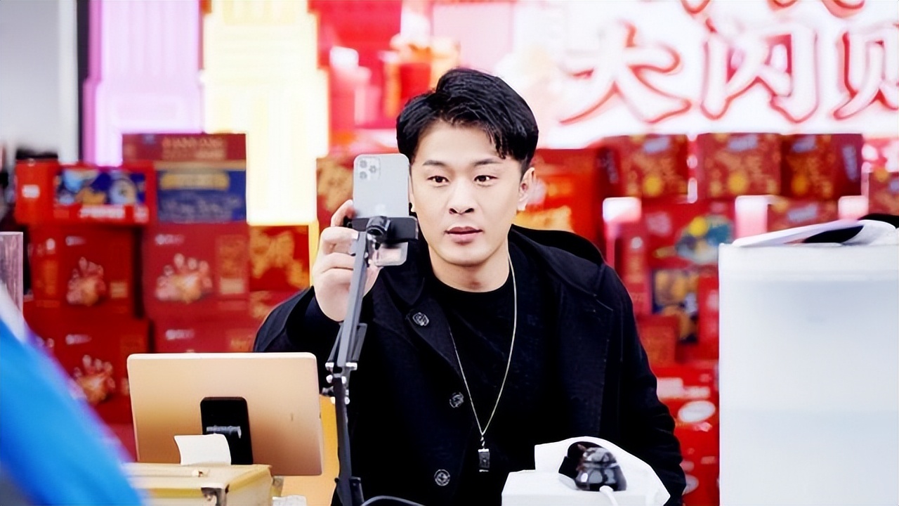 辛有志直播带货助力乡村振兴，连续四年来黑龙江开展冠军助学活动