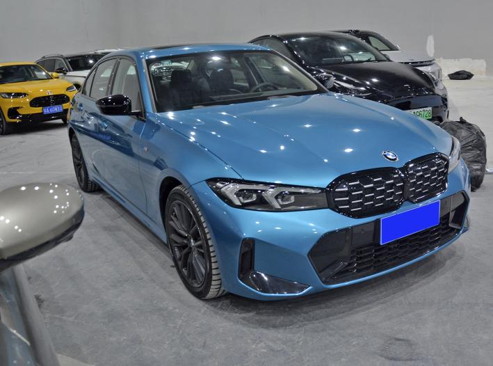 24款宝马新3系耀夜,宝马3系4s店更新