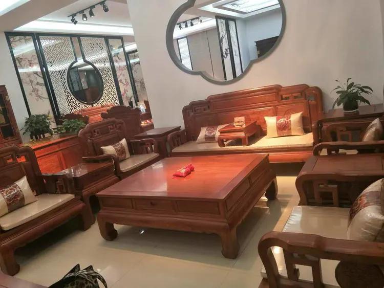 为什么实体店沙发比网购沙发软,为什么网上的沙发比实体店便宜