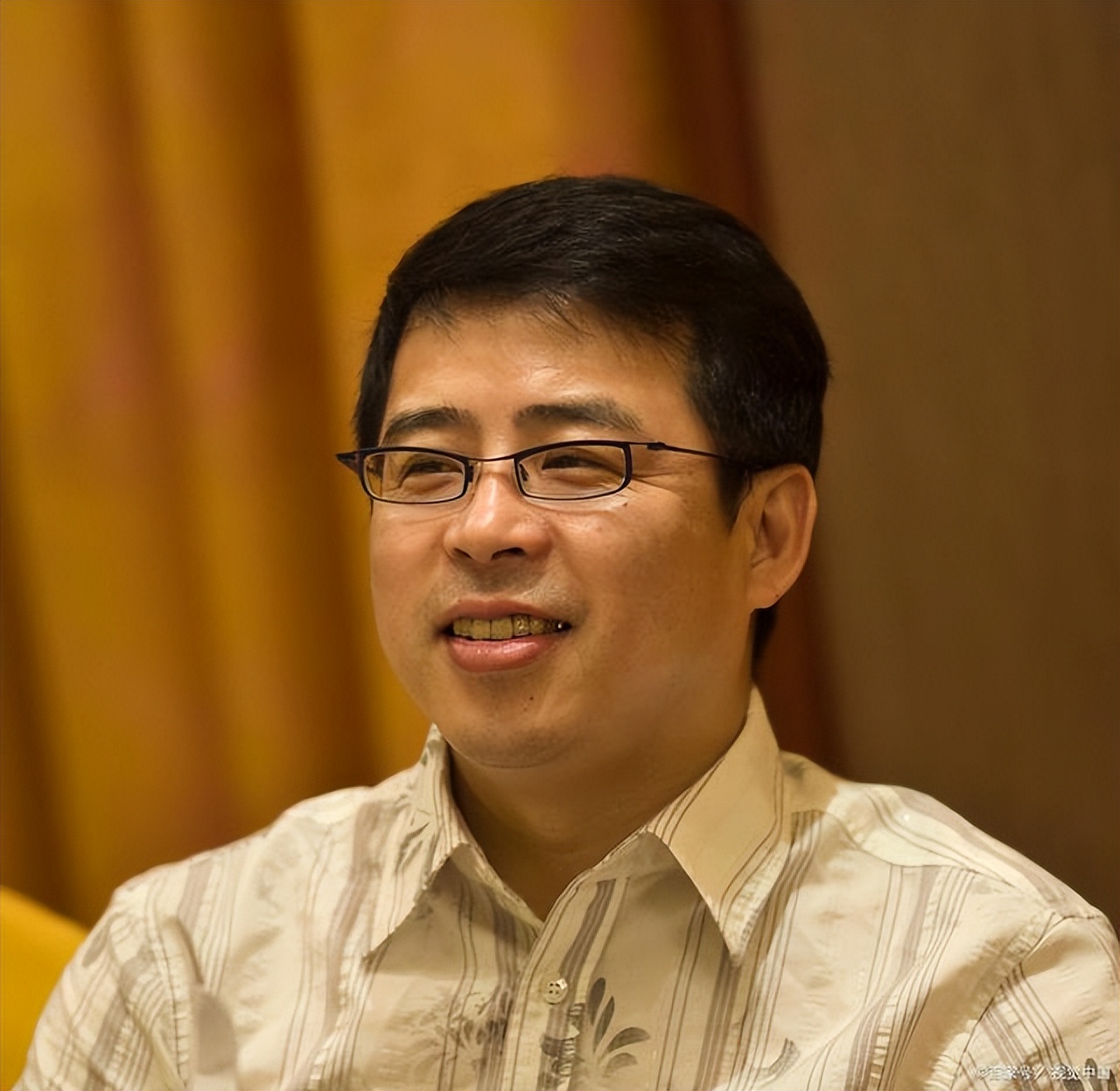 *养包**女大学生，口无遮拦被除名，前央视主持人阿丘现已走向末路