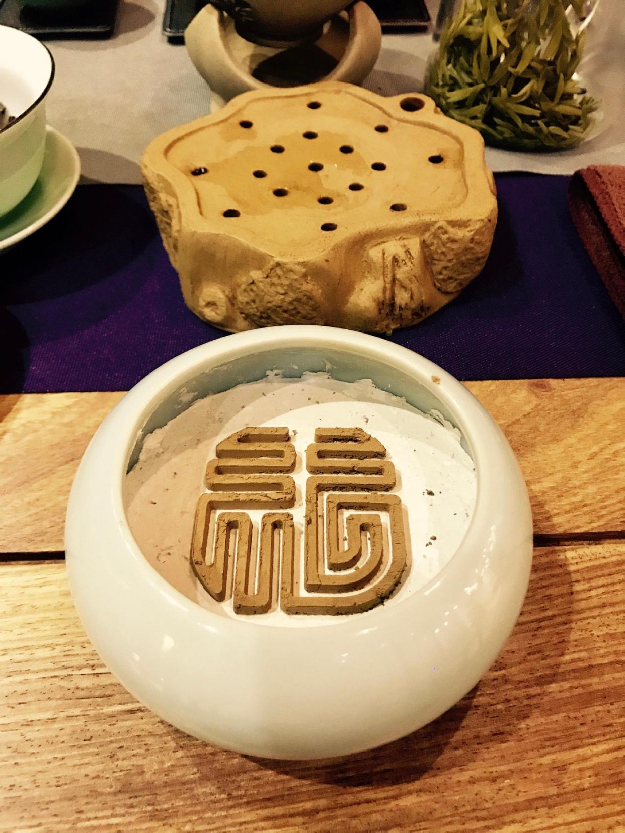 画堂春东风吹柳日初长秦观,秦观画堂春落红铺径水平池