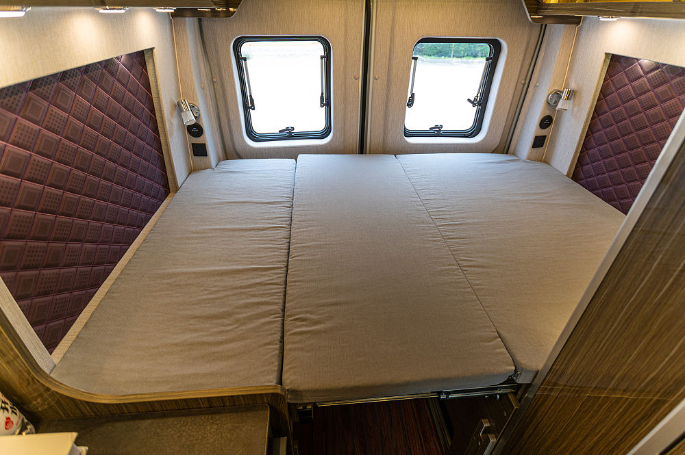 卫航福特f590商务房车价格,卫航v363公务舱房车