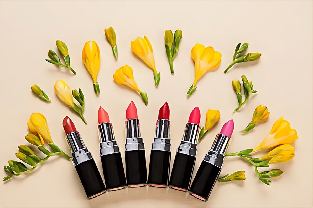 如何打扮自己又年轻又时尚,如何打扮自己才能吸引男性