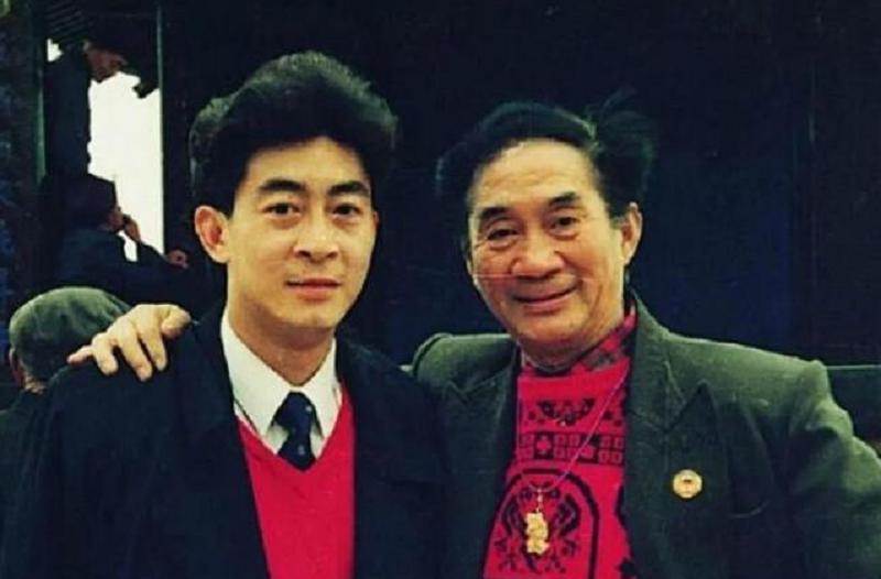 六小龄童抬棺,六小龄童去守墓了吗