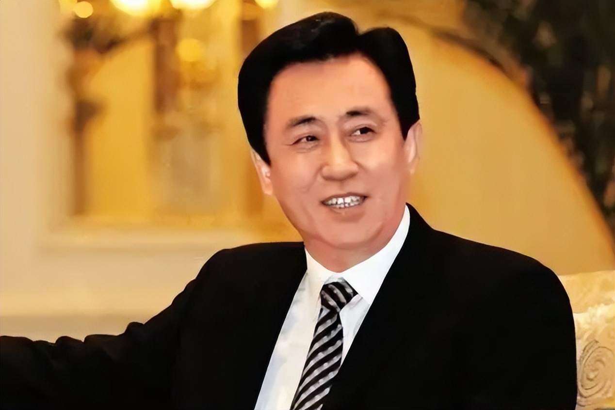 从掏粪工到首富许家印的发家史,许家印从掏粪工到中国首富