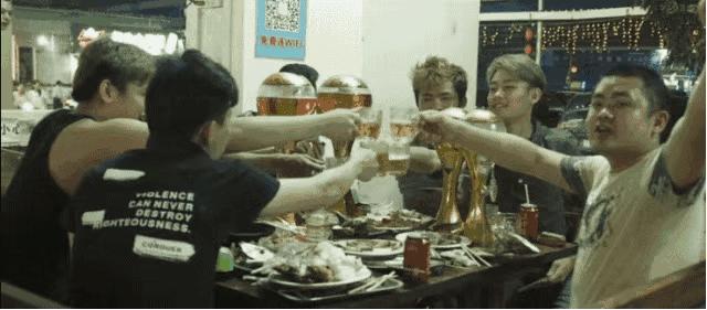 吃烧烤人生百味自己体会,烧烤带来的人间烟火气