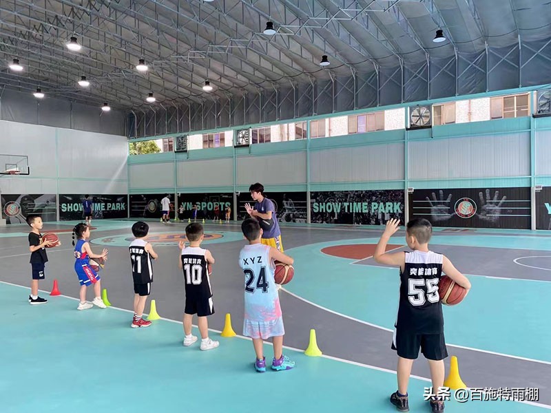 篮球场收缩棚,徐州篮球场电动推拉棚多少钱