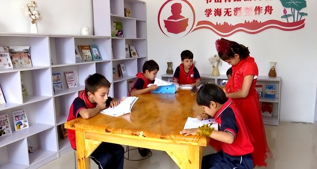 金山和朋友们的“衣旧温暖·爱心书屋”公益之路