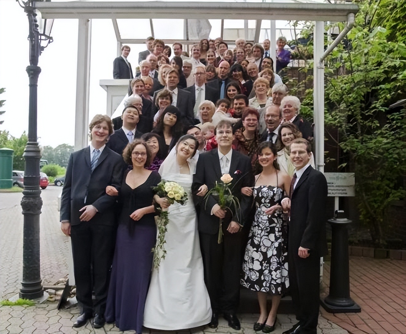 我80后，德国老公是大学教授，却没房没车没存款，月薪只有2000元