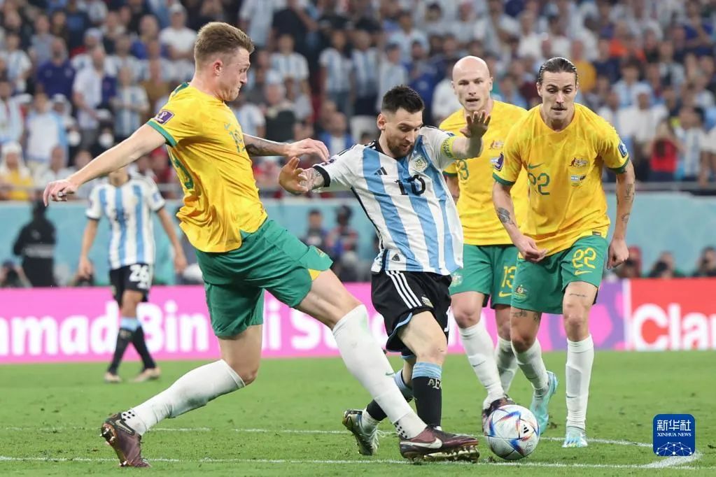 足球弧线和香蕉球的打法,足球如何踢出香蕉球