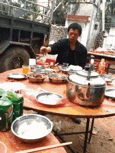 坐高铁遇到旁边老阿姨脱鞋,坐高铁遇到旁边阿姨脱鞋