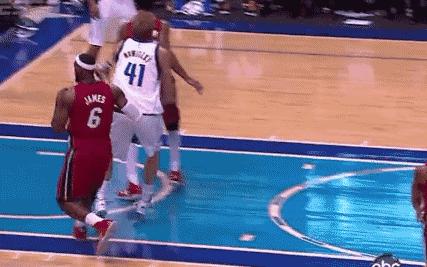 假摔詹姆斯搞笑时刻,假摔王詹姆斯