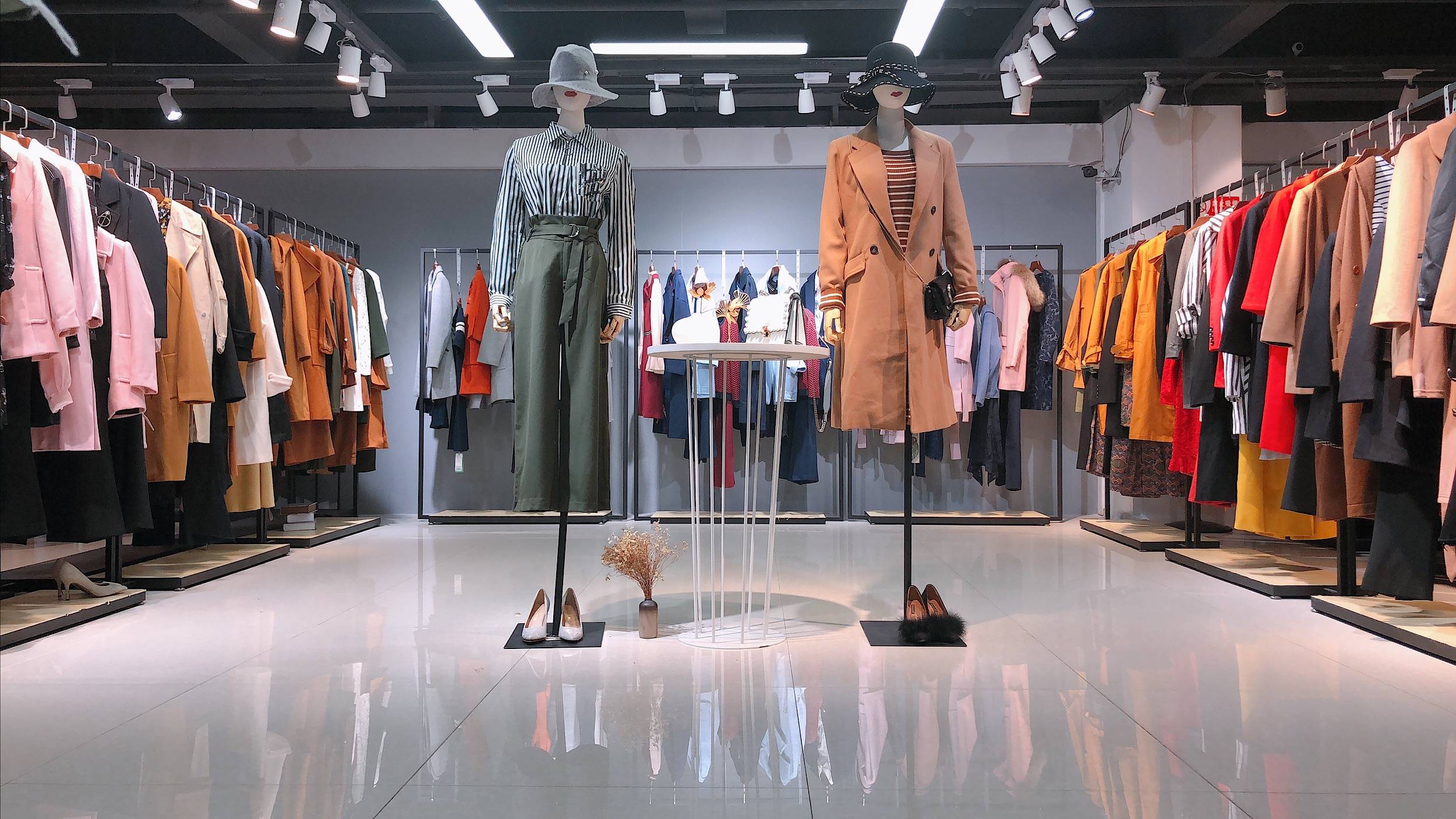 疫情下:时装业哭了、培训业最惨,珠宝业笑了,网上卖菜火了