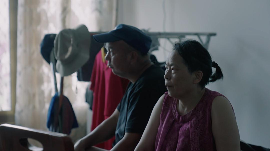 57岁北漂女工，在女厕3㎡管道间里画画：这里安放我的灵魂